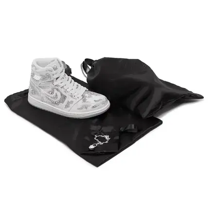  スワロフスキー × ナイキ ウィメンズ エアジョーダン1 ハイ OG ヴァストグレー/フォトンダスト