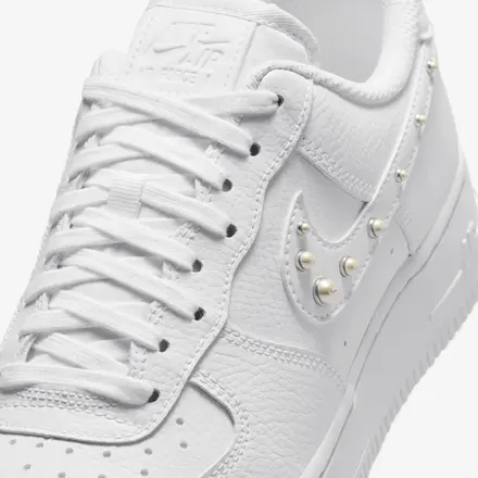 ナイキ ウィメンズ エアフォース 1 '07 "パール" ホワイト/メタリック シルバー/ピュア プラチナム/ホワイト