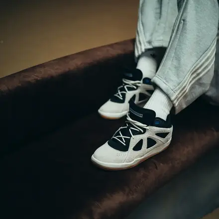 アディダス オリジナルス バッドボ 1.0 “ライズ” オフ ホワイト/コア ブラック/ガム