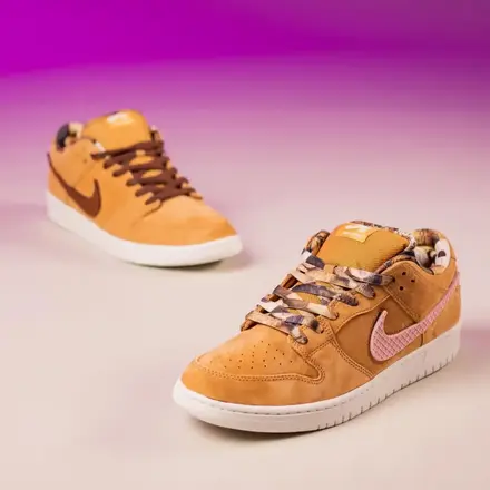 ノート マンチェスター × ナイキ SB ダンク ロー フラックス/サミット ホワイト/セイル/ハニーコーム