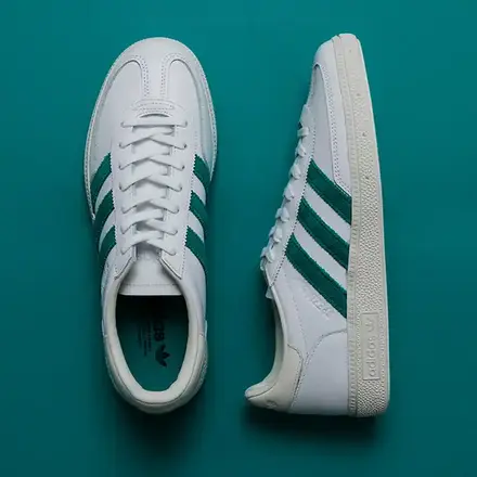 アーバンリサーチ ドアーズ × アディダス オリジナルス ハンドボール スペツィアル ホワイト/エクイップメント グリーン