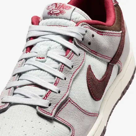 ナイキ ダンク ロー レトロ SE ピュア プラチナム/ウルフ グレー/チーム レッド/バーガンディ クラッシュ