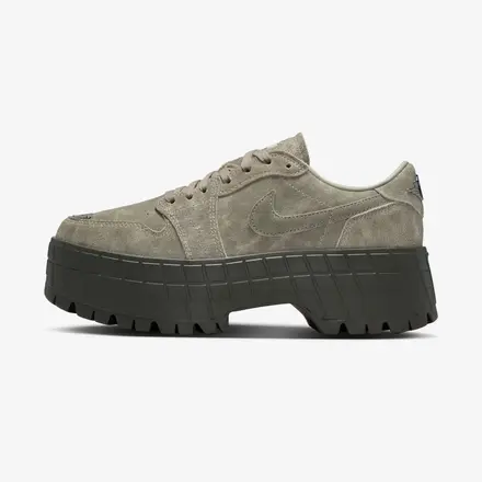 ナイキ ウィメンズ エア ジョーダン 1 ブルックリン ロー AP スプルース フォグ/カーゴ カーキ/ジェイド ストーン