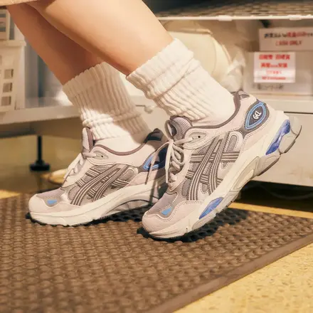 アシックス スポーツスタイル ゲル NYC 2.0 グラベル/ピエドモント グレー