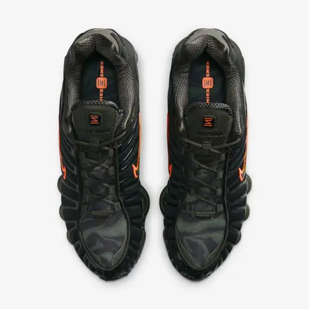 ナイキ ショックス TL "タイガー カモ" ブラック/カーゴ カーキ/セコイア/ニュースプリント