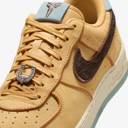 コービー ブライアント × ナイキ エアフォース 1 ロー プロトロ "シエンプレ エルマノス"