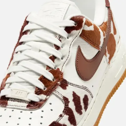 ナイキ エアフォース 1 ロー "カウ プリント" フィールド ブラウン/ガム ミディアム ブラウン/セイル