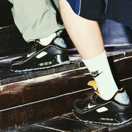 ナイキ エア マックス 90 "マーキュリアル" ブラック/ゴールド リーフ/ペア/ホワイト