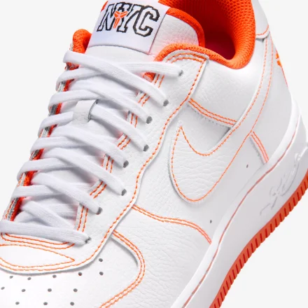 コービー・ブライアント × ナイキ エアフォース 1 ロー プロトロ "ロード・オブ・ザ・リングス" ホワイト/セーフティオレンジ