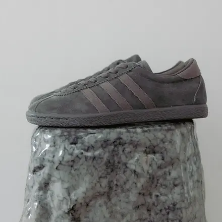 アーバンリサーチ × アディダス オリジナルス タバコ シンダー
