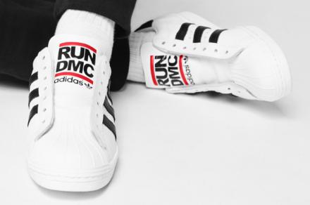 【国内8月23日発売予定】 RUN DMC × アディダス オリジナルス スーパースター 80'S ホワイト/ブラック/ライトスカーレット