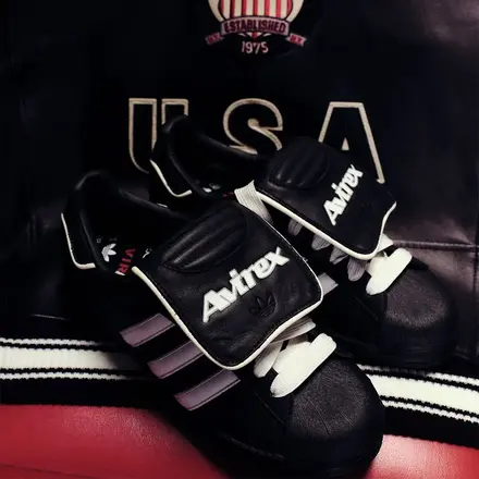 【海外3月21日発売予定】 アヴィレックス × アディダス オリジナルス スーパースターブラック/ホワイト(KJ3005)