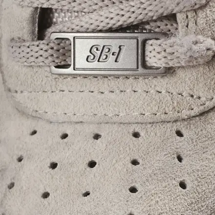 【海外4月17日/21日発売予定】ナイキ SB エア フォース 1 ライト オレウッド ブラウン/ホワイト/ピンク フォーム(HM8517-100)