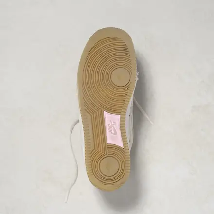 【海外4月17日/21日発売予定】ナイキ SB エア フォース 1 ライト オレウッド ブラウン/ホワイト/ピンク フォーム(HM8517-100)