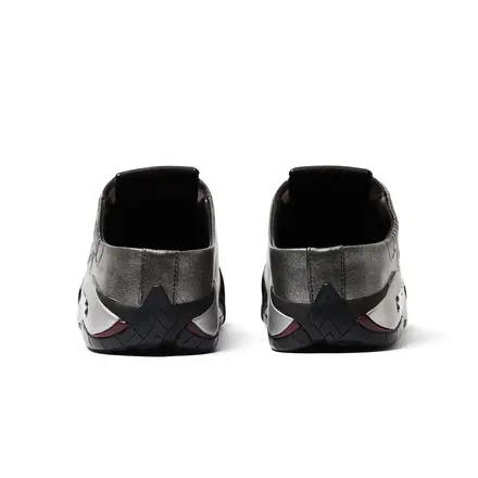 【国内9月26日発売予定】モワローラ × ナイキ エア ジョーダン 14 ミュール ブラック/メタリックシルバー/バーントレッド(IR0908-001)