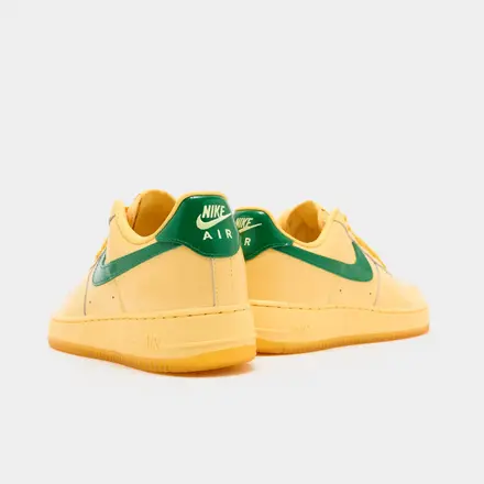 【2026年発売予定】ナイキ エア フォース 1 ロー パテント トパーズ ゴールド/パイン グリーン/ライト レーザー オレンジ/マイダス ゴールド(IO4489-700)