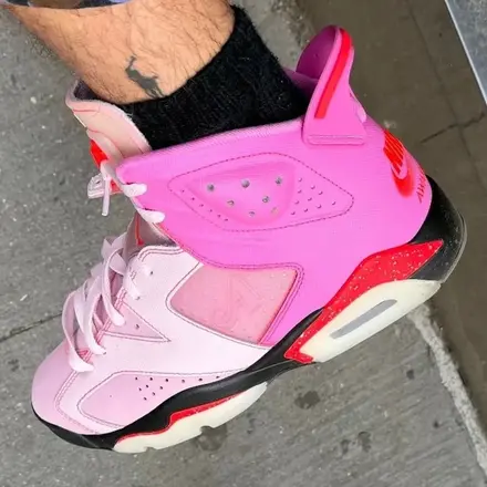 アウェイク NY × ナイキ エア ジョーダン 6 レトロ SP 2色