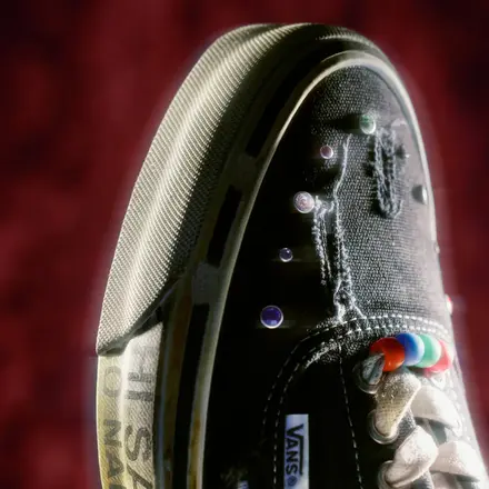 【国内4月30日発売予定】サトシ ナカモト × ヴァンズ エラ 95 “ラッキー チャーム”(VN000EFEBLK)