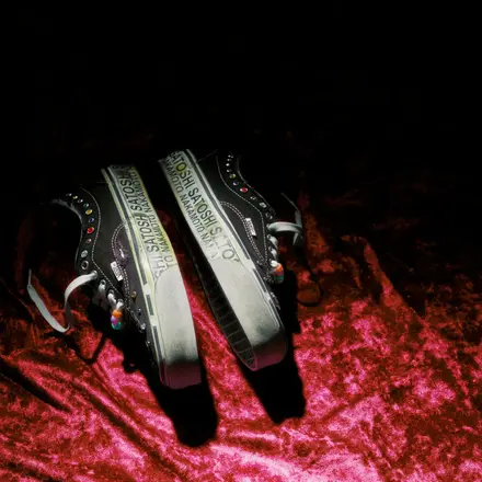 【国内4月30日発売予定】サトシ ナカモト × ヴァンズ エラ 95 “ラッキー チャーム”(VN000EFEBLK)