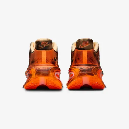 【国内4月8日発売予定】メリッタ・バウマイスター × ナイキ ボメロ プレミアム SP トータル オレンジ/ブラック(IQ7166-800)