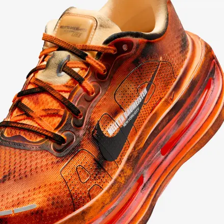 メリッタ・バウマイスター × ナイキ ボメロ プレミアム SP トータル オレンジ/ブラック(IQ7166-800)