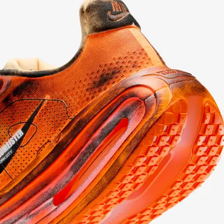 【国内4月8日発売予定】メリッタ・バウマイスター × ナイキ ボメロ プレミアム SP トータル オレンジ/ブラック(IQ7166-800)