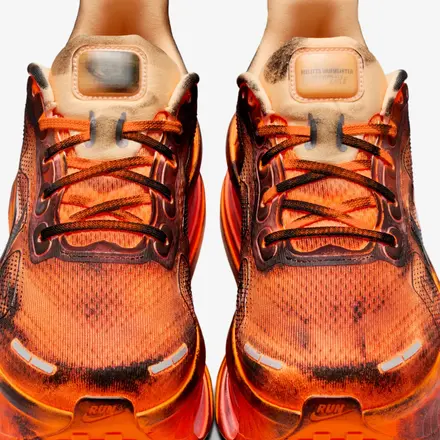 【国内4月8日発売予定】メリッタ・バウマイスター × ナイキ ボメロ プレミアム SP トータル オレンジ/ブラック(IQ7166-800)