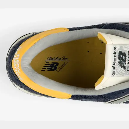 【海外3月26日発売予定】エメ レオン ドレ × ニューバランス 1300 ネイビー/イエロー