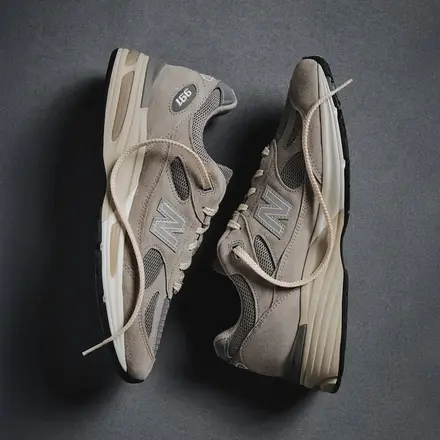 【国内3月16日発売予定】 キス × ニューバランス 991V2 "ムーンロック"