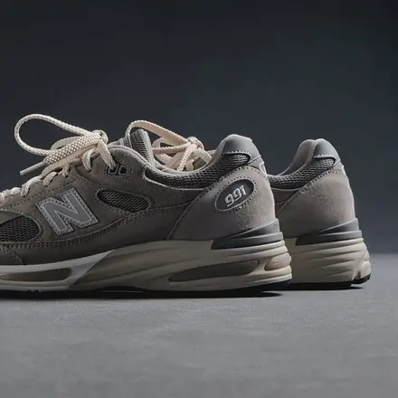 【国内3月16日発売予定】 キス × ニューバランス 991V2 "ムーンロック"