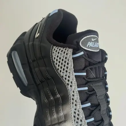 【国内4月11日発売予定】パレス スケートボード × ナイキ エア マックス 95 SP メタリックシルバー/アルミニウム/ブラック(IQ7708-095)