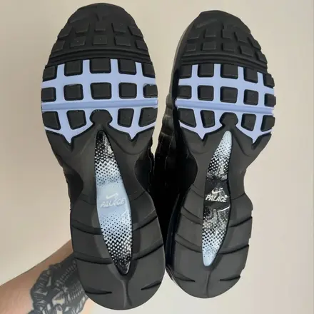 【国内4月11日発売予定】パレス スケートボード × ナイキ エア マックス 95 SP メタリックシルバー/アルミニウム/ブラック(IQ7708-095)