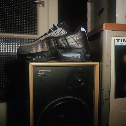 パレス スケートボード × ナイキ エア マックス 95 SP メタリックシルバー/アルミニウム/ブラック(IQ7708-095)