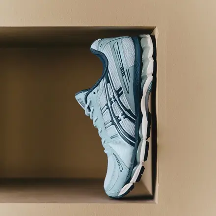 アシックス スポーツスタイル ゲル カヤノ 12.1 ホワイト/キャリア グレー(1203A759.103)