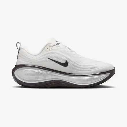 【海外4月1日発売予定】ナイキ ウィメンズ ボメロ プラス サミット ホワイト/メタリック シルバー/ダーク バーガンディ/ペール グリーン(IR7597-170)