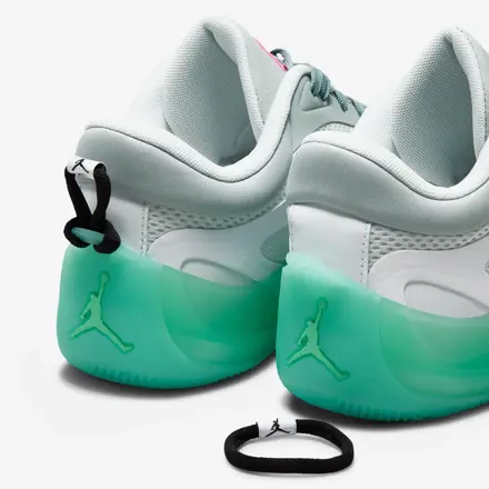 【国内4月5日発売予定】ナイキ ジョーダン エア シリーズ 2 ホワイト/メタリック シルバー ピンク ブラスト/ライト パミス(HV4419-103)