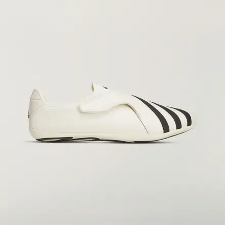 【海外4月4日発売予定】ファレル・ウィリアムス × アディダス オリジナルス バリオ フラット アーサー 2色