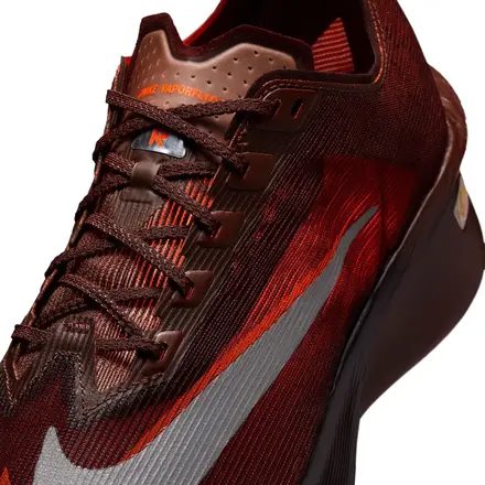 【国内4月4日発売予定】レネゲード × ナイキ ズームX ヴェイパーフライ ネクスト% 4 NRG ブラウン バサルト/ブロンズ エクリプス/バーガンディ アッシュ/ハイパー クリムゾン(IQ7313-200)