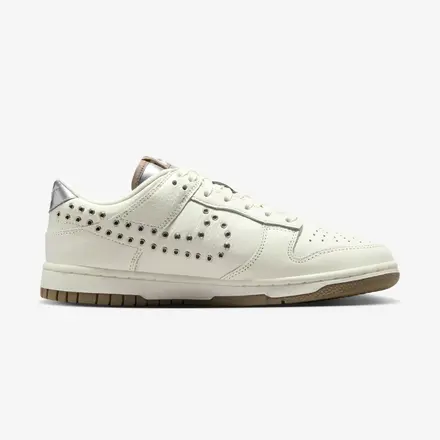 【海外4月1日発売予定】ナイキ ウィメンズ ダンク ロー セイル/ミンク ブラウン/メタリック シルバー(IU3488-133)