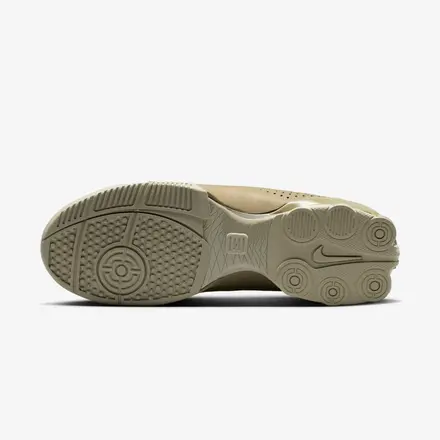 【国内4月1日発売予定】ナイキ ウィメンズ トータル 90 ショックス マジア ニュートラル オリーブ/マット オリーブ/ストーン/メタリック シルバー(IO9934-200)