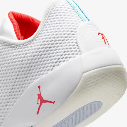 【国内4月1日発売予定】ナイキ エア ジョーダン ルカ 77 PF ホワイト/ブラック/セイル/ブライト クリムゾン(IF1611-101)