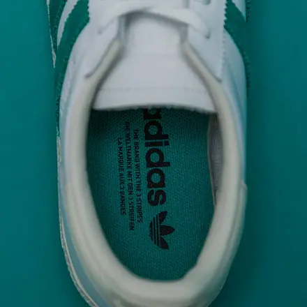 【国内4月3日発売予定】アーバンリサーチ ドアーズ × アディダス オリジナルス ハンドボール スペツィアル ホワイト/エクイップメント グリーン(KJ0780)