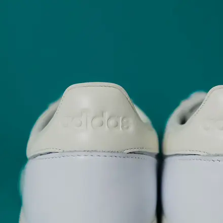 【国内4月3日発売予定】アーバンリサーチ ドアーズ × アディダス オリジナルス ハンドボール スペツィアル ホワイト/エクイップメント グリーン(KJ0780)