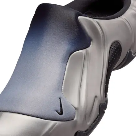 【国内先行予約/3月28日発売予定】ナイキ クロッグポジット メタリック ダーク グレー/ブラック/メタリック シルバー(IR5919-044)