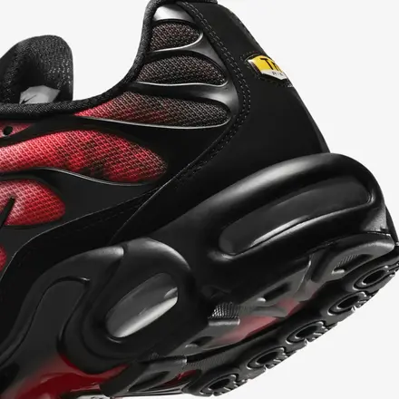 【海外3月17日発売予定】ナイキ エア マックス プラス ブラック/ユニバーシティ レッド/メタリック シルバー(IR1998-001)