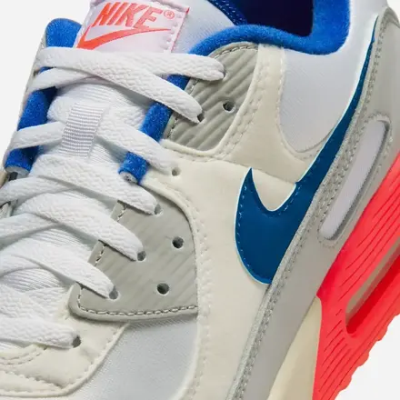 【国内4月1日発売予定】ナイキ エアマックス 90 QS ライト ベース グレー/スポーツ ロイヤル/ココナッツ ミルク(IU0767-001)