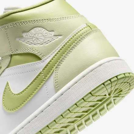 【海外4月1日発売予定】ナイキ ウィメンズ エア ジョーダン 1 ミッド オリーブ オーラ/ローン/ココナッツ ミルク/セイル(BQ6472-302)