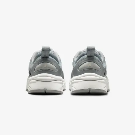 【国内3月30日発売予定】ナイキ ウィメンズ エア ジョーダン トランナー O/S スワン/ウルフ グレー/リフレクト シルバー/サミット ホワイト(IR1839-100)