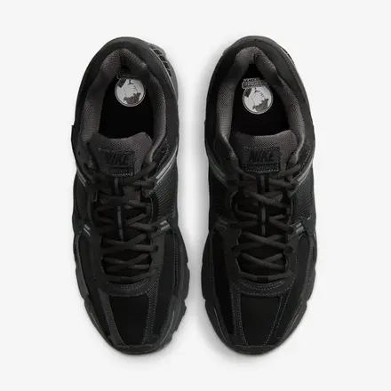 【国内3月30日発売予定】ナイキ ズーム ボメロ 5 SE ダーク スモーク グレー/アンスラサイト/ホワイト/チーム ブラック(IH8039-002)