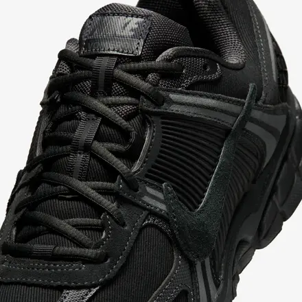 ナイキ ズーム ボメロ 5 SE ダーク スモーク グレー/アンスラサイト/ホワイト/チーム ブラック(IH8039-002)